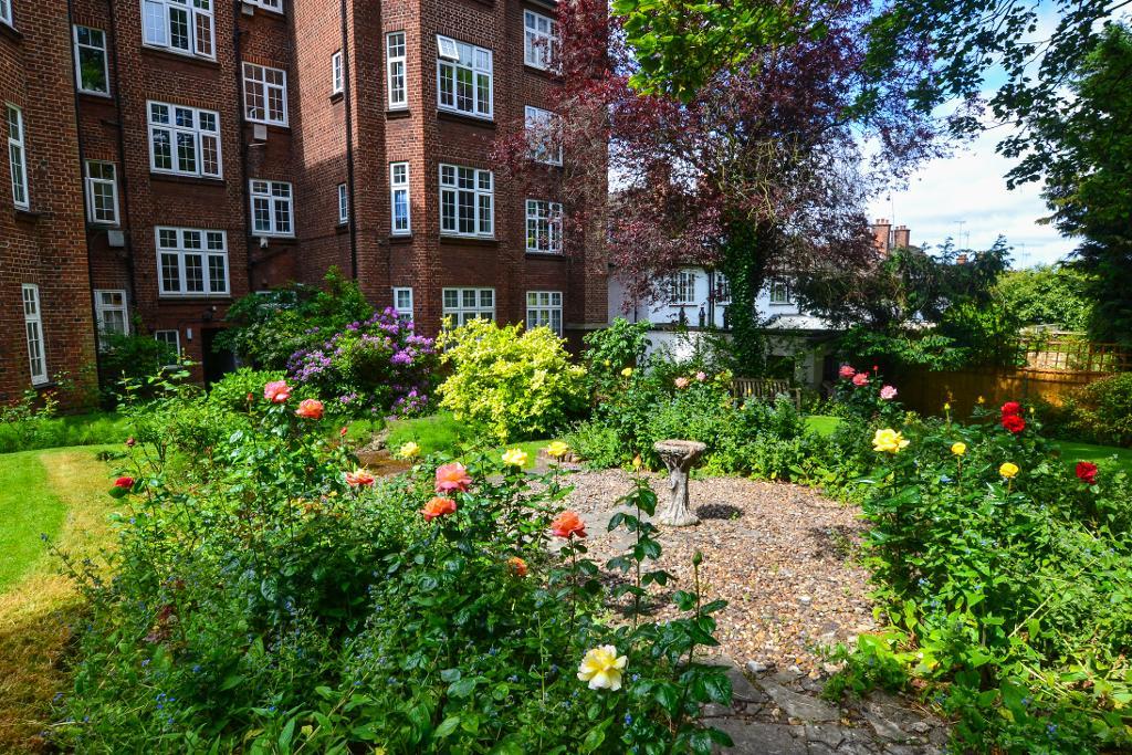 Finchley Road, London, NW2 2PL