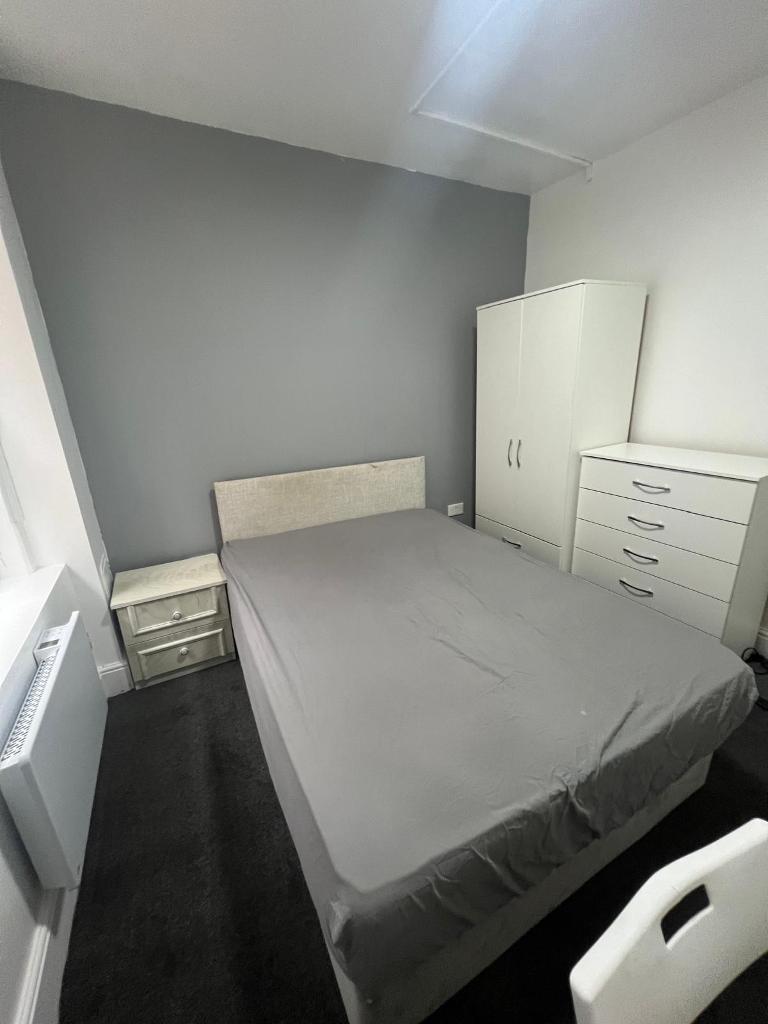 Finchley Road, London, NW11 8DL