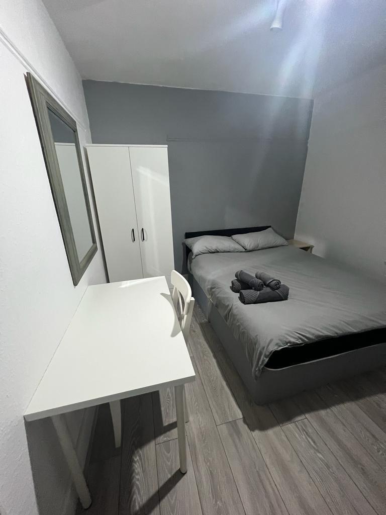 Finchley Road, London, NW11 8DL