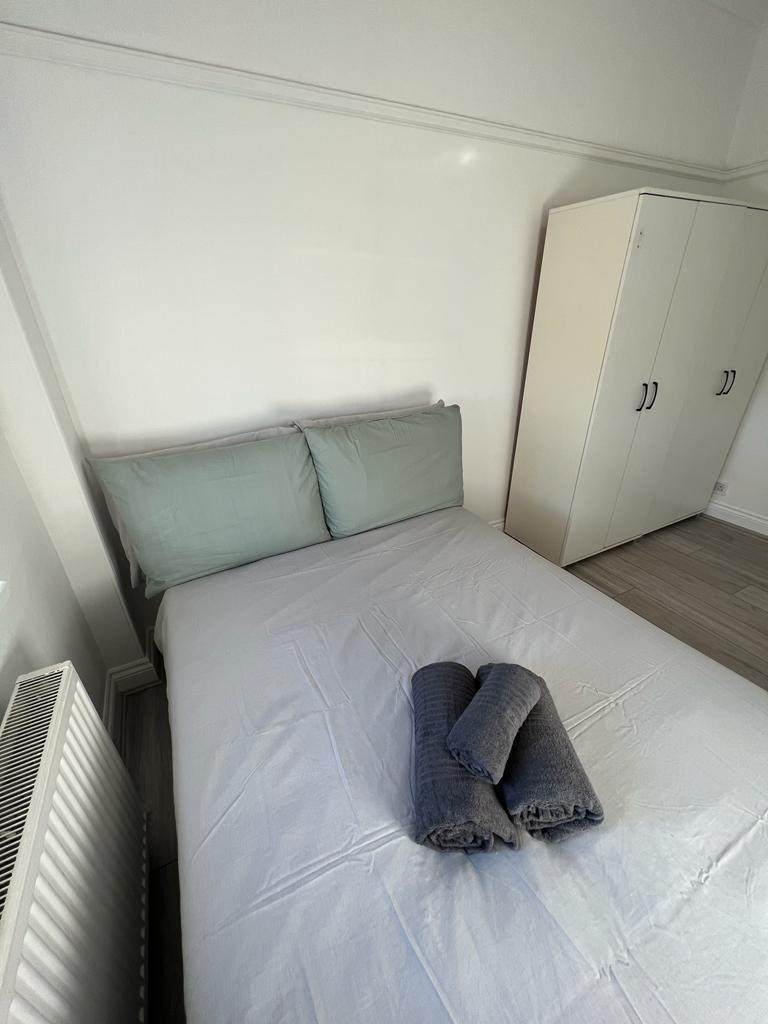Cricklewood Lane, London, NW2 1HR